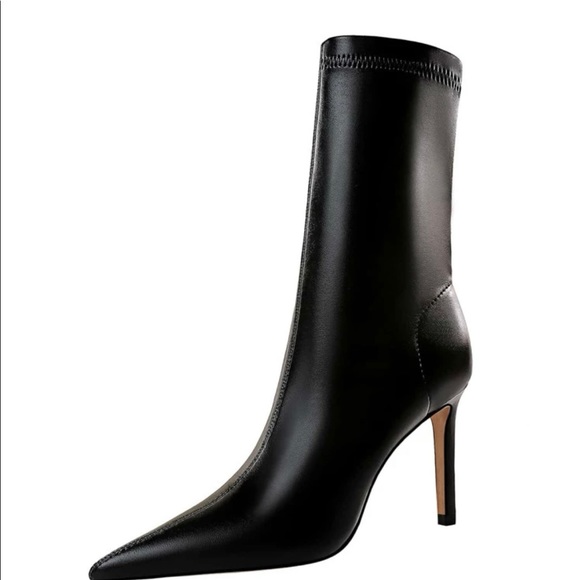 Black leather heeled boots - Picture 3 of 3